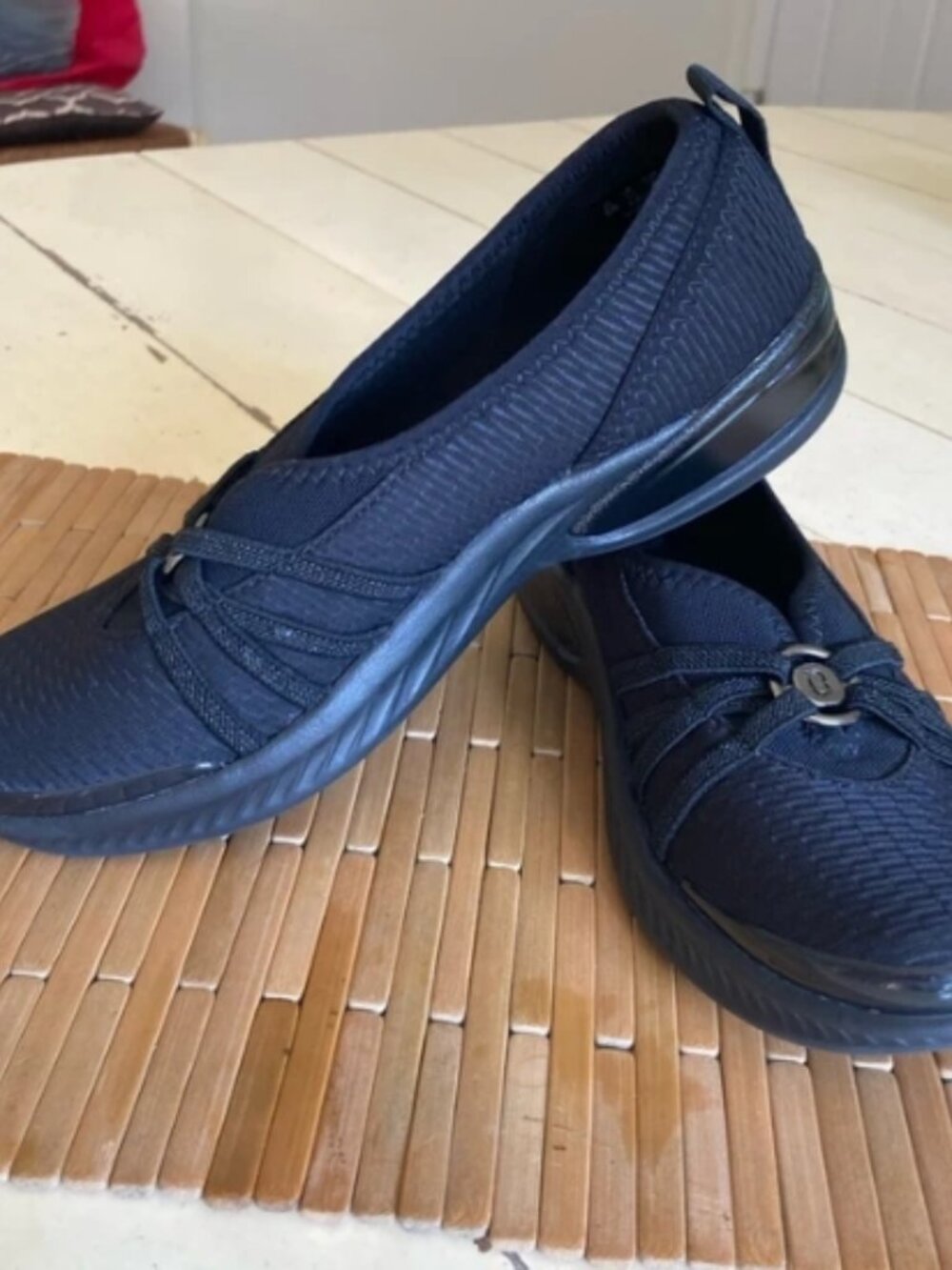B Zees “Niche” Slip on Flats - Picture 2 of 6